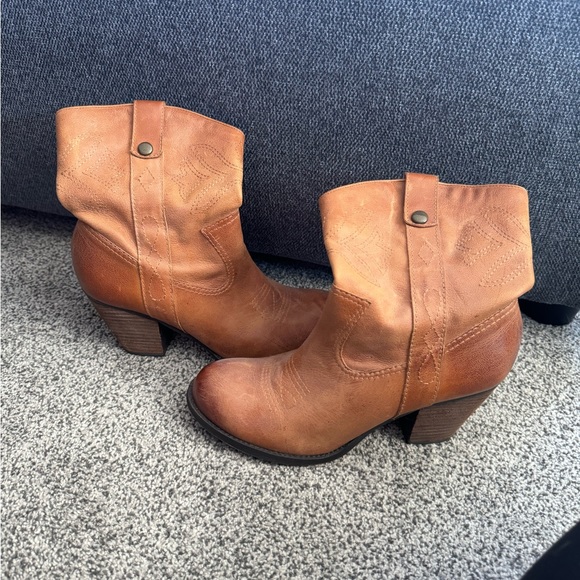 GB Ankle cowboy boots - Picture 1 of 4